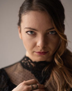 Elena Zamyarkova as Zvezda