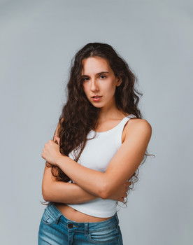 Isa Assumpção as Santa Luzia