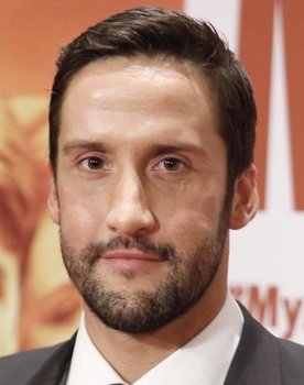 Juston Street as Barks