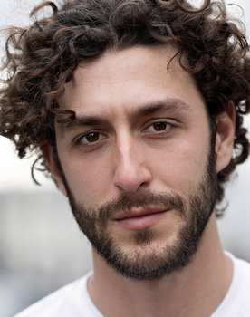 Lorenzo de Moor as Muto