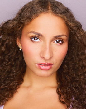 Ariel Nachman as Jenna