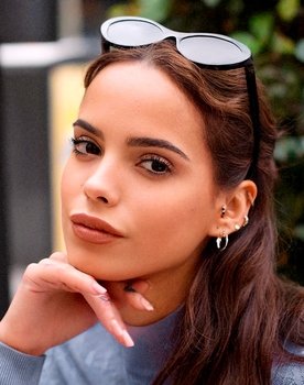 Gloria Camila Ortega Mohedano as Cloe