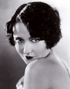 Dorothy Sebastian as Dolores de Silva