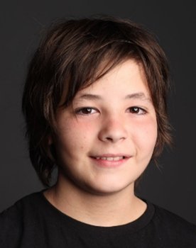 Bruno Núñez as Esteban