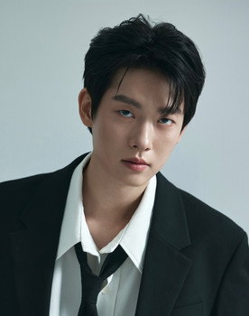 백정훈 as JUNG HUN