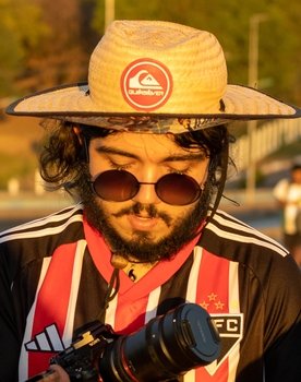 Olavo Fernandes as Narrador