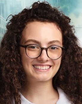 İrem Kübra Bakırtaş as Young Safiye