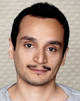 Arman T. Riahi as Nailas Vater