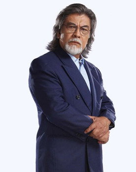 Roy Alvarez as Manolo Quintana
