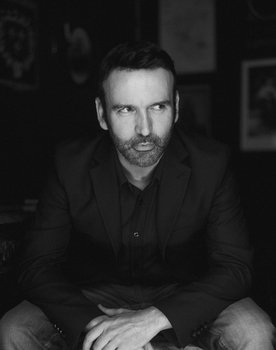 Willy Kazza as Le Médecin