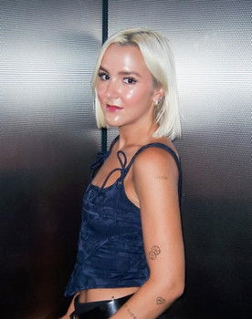 Kylie Miller as Self - Guitar