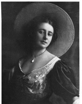 Rita Sacchetto as Alice Warren