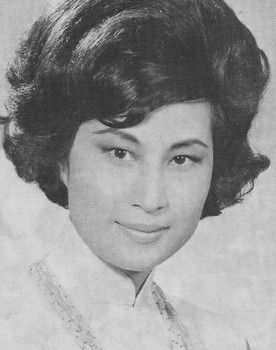 Hsiao Hsiang as Hueyin's Grandmother