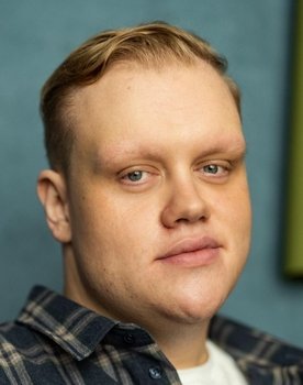 Connor Crawford as Asse