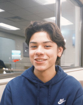 Juan Rojas as Luis Mayo