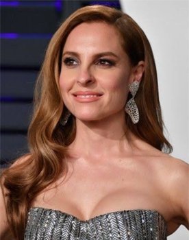 Marina de Tavira as Carolina