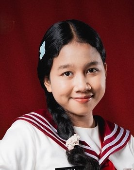 Putu Ayu Della S. as Della