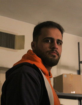 پوریا حسین‌زاده as مرد مراجعه کننده