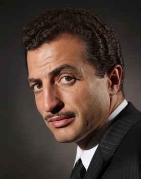 Turan Seyfioğlu as Seyfi