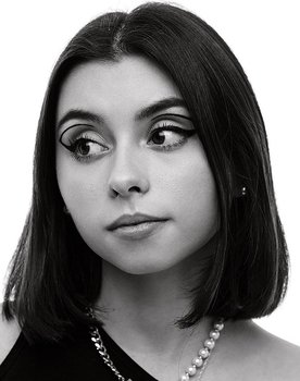 Daria Shikhanova as La Dora