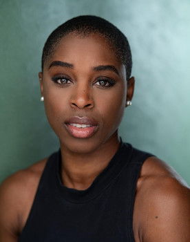 Dara abasuté as Glinda