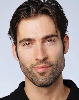 Victor Iván as Jonathan