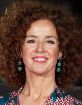 Marta Belenguer as 