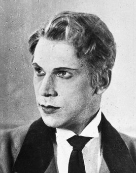 Boris Tsukanov as Гавриил Бобров