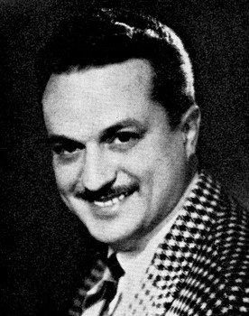 Robert Destain as Olaf Destain, chantant « Rêverie militaire »