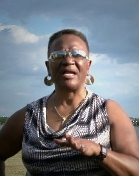 Renita Osselyn as Team Mom