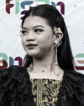 Rhivi Azhar as Leira