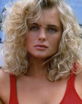 Erika Eleniak Photo