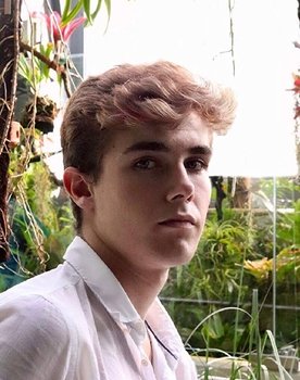 Jorge Tudanca as Christopher