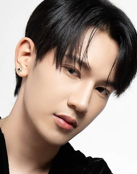 Thanawat Phiphattharadol as Earth