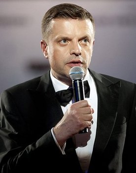 Leonid Parfyonov as Narrator