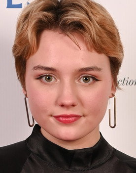 Kizzy Edgell as Darcy Olsson
