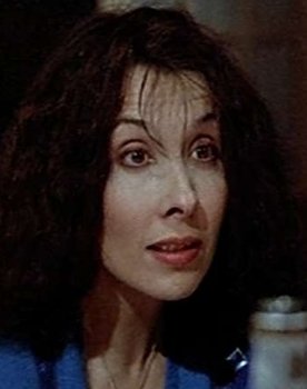 Lydia Feld as Fifi Florès