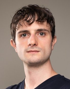 Raffaele Ronda as Enzo's Employee (voice)