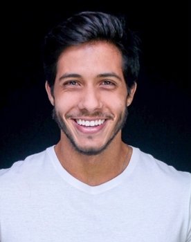Rafael Gualandi as Enzo Veiga