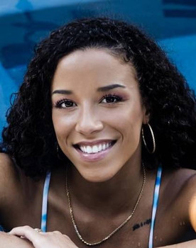 Sydney Spaulding as Renee