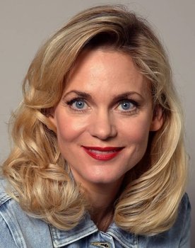 Liv Mjönes as Camilla Nyrén