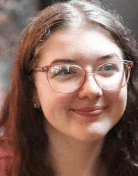 Kelcey Dodd as Ellie