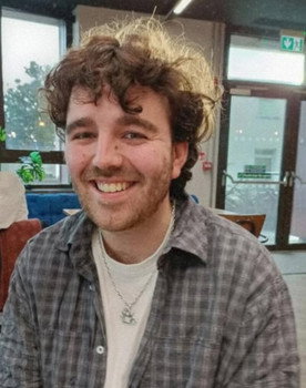 Joshua Lincoln as Extra #7