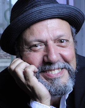 Carlos Mendes as Sandro