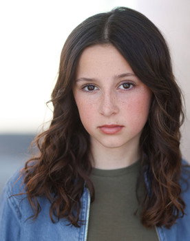 Nessa Dougherty as Sienna