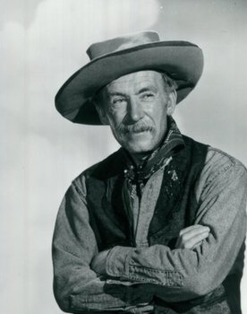 Andy Clyde as The Scenery Mover