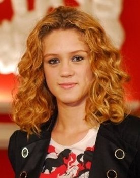 Aline Peixoto as Jannis Piñon