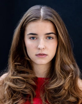 Lola Höller as Emma Gellhaus