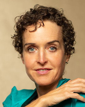 Anne Scherliess as Anna Simpson