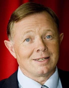 Jesper Asholt as Kaptajn Bimse
